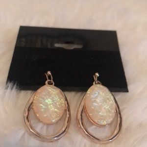 Stunning Earrings in rose gold tone and pale pink stone